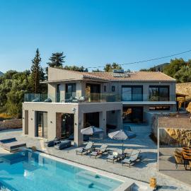 Irini's Villa, hotel in Mikros Gialos