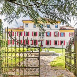 GuestHost - Timeless Charm - Stunning Apt in Villa