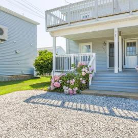 New cozy coastal retreat!、グロトンのホテル