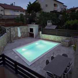 LUXURY Apartment IMOTA,with private pool,Free Parking,Car EVcharger – hotel w mieście Imotski