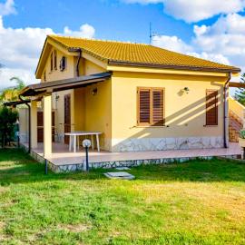 Villa Lumia, hotel en Campofelice di Roccella