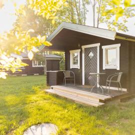 Stuga med panoramafönster, paradis för fågelskådare och vandrare, självstäd efter besök, hotel in Mörbylånga