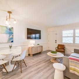 Updated Dtwn Naples Condo: Across From Beach!
