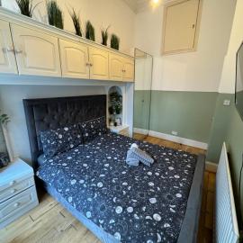 Central and affordable flat for 6 people in Zone 1 - 7 min Walking to OXFORD STREET - with Breakfast included