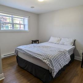 Cozy Basement rooms 2 bedroom 2 queen beds home stay in halifax Nova Scotia, hotel di Timberlea