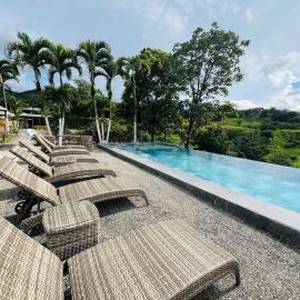 Chateau Arenal Hotel & Restaurante, hotel u gradu El Castillo de La Fortuna