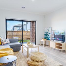 Charming 3BR Home with Study in Junction Village, Hotel in Cranbourne