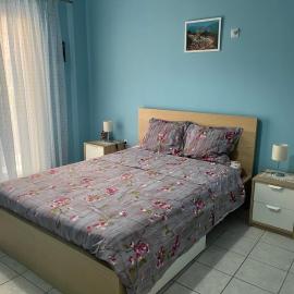 Spacious 2-bedroom house with terrace in Attiki Peristeri 80 m2 quiet residential area, easy access to hospitals, hotel u Ateni