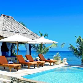 Luxury Beachfront Relaxation at The Villas North Bali, hotel in Temukus