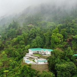 Forktail House with Swimming Pool at Kalimpong by StayVista, hotel u gradu 'Darjeeling'