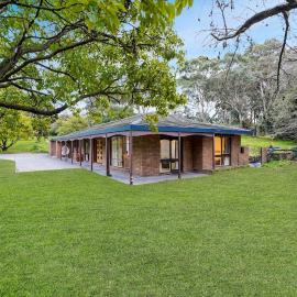 Tree-Lined Donvale Nature Family Getaway