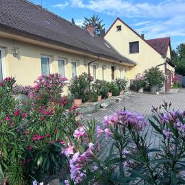 Seeland Lodge, отель в городе Хильпольтштайн