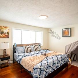 Spacious 5BR & 2BA House w Bathtub, Laundry, Kitchen near Stone Zoo 597