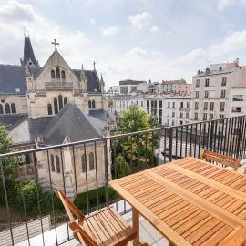 Paris Center & Eurostar 20 min, duplex 9 p, rooftop, 2 bathrooms, parking,