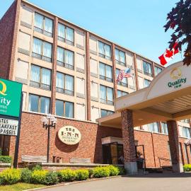 Quality Inn & Suites Downtown, מלון בשרלוטאון