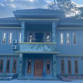 Livina's House، فندق في Mendut