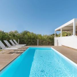 Villa Angelina con piscina e giardino privato a pochi passi dalla Spiaggia di Campus