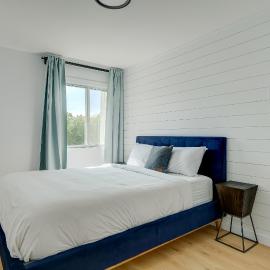 room with private bathroom, отель в городе Бромон