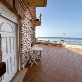 Apartamento Mar Menor - Beachfront apartment with large patio - Licence No VVMU2814-1, Hotel in Cartagena