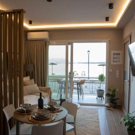 Nerissa Seafront apartment, hotel a Itea