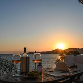 VETUS PORTUM SUITES TINOs
