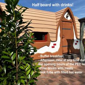 Glamping PEC - HALFBOARD, khách sạn ở Selnica ob Dravi