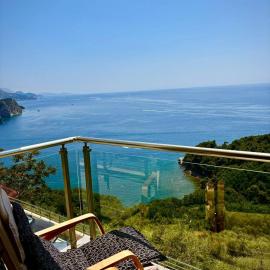 Romantic Hillside Escape Sea View