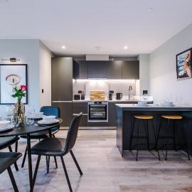 Premium 3 Bed Apartment City Centre - Free Parking