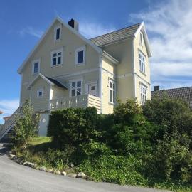Leilighet i villa, 3 soverom med parkering-nær sentrum - Open for ONS 2026