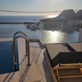 Almyra Boutique Suites with Private Pool -Finiki, hotel u gradu 'Foiníkion'