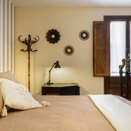Amplio apartamento de montaña con terraza y WiFi, hotelli kohteessa Canfranc