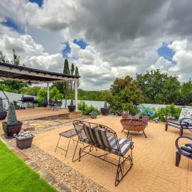 San Antonio Home - Outdoor Oasis & Greenbelt Views – hotel w mieście San Antonio