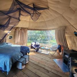D1 StarGazer Geo Dome- 1 Queen- No pets, hotel en Drumheller