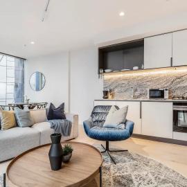 Vibrant & Lively Condo with Stunning City Views, hotel di Melbourne
