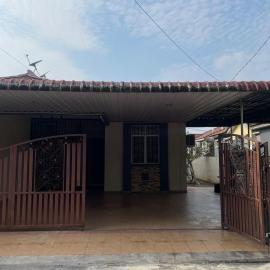 Aqil Homestay Lunas Kulim for Mslim only, Hotel in Lunas