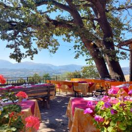 Agriturismo Roccamaia, khách sạn ở Pievebovigliana