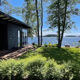 Moderni rantasauna ja -mökki