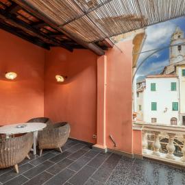 GuestHost - Castelvittorio Medieval Getaway! Roomy Apartment