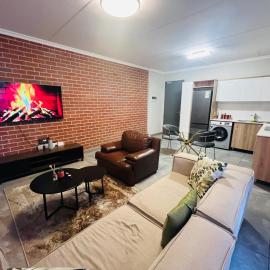 Secure 1 Bedroom Apartment in Midrand, Waterfall City - Lock Up and Go - Free WIFI and Parking - 7 Elizabeth Place