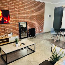 Secure 1 Bedroom Apartment in Midrand, Waterfall City - Lock Up and Go - Free WIFI and Parking - 5 Elizabeth Place