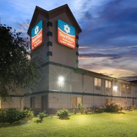 Viesnīca SureStay Plus by Best Western Fort Worth Benbrook pilsētā Fortvērta