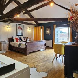 Viesnīca Grand studio romantique avec air climatisé pilsētā Confolens