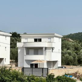 Villa SA, hotell i Ravanj