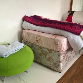 an Extra Large Room with patio & own front entrance Rotherham, Hotel in Rawmarsh