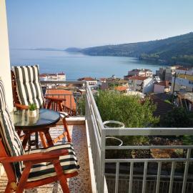 Sea View Apartment with 3 Bedrooms in Amfilochia