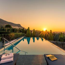 Luxury Villa Golden Crest with private pool