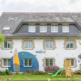 Naéco Erdeven, hotel Erdevenben