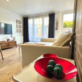 Luxury Stay with Terrace and AC 10 min to Paris, hotel in Vitry-sur-Seine