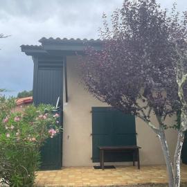 Maison avec jardin- à 3' du lac, Hotel in Hourtin