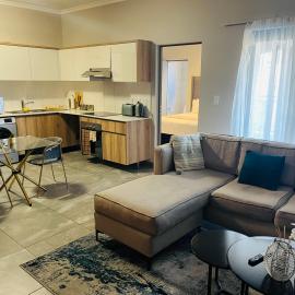 Secure 1 Bedroom Apartment in Midrand, Waterfall City - Lock Up and Go - Free WIFI and Parking - 6A Elizabeth Place